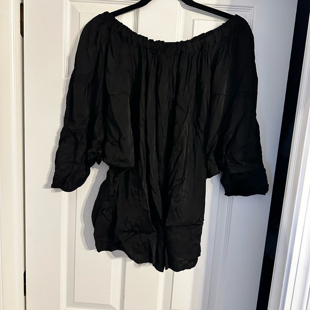 Black Ruffled Relaxed Blouse - Picture 2 of 5